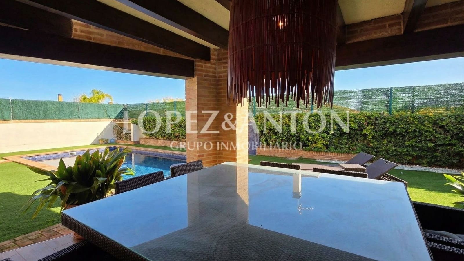 3 bedroom Villa for sale in San Antonio de Benageber with pool garage - € 650,000 (Ref: 9918668)