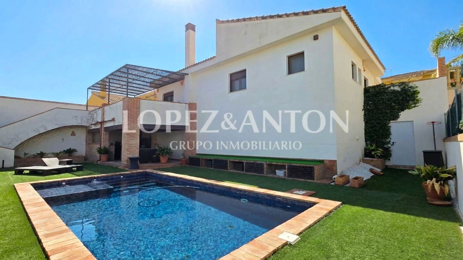 3 bedroom Villa for sale in San Antonio de Benageber with pool garage - € 650,000 (Ref: 9918668)