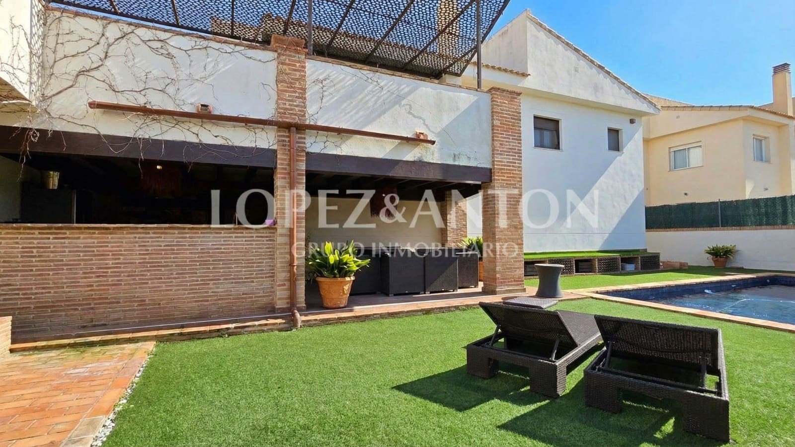 3 bedroom Villa for sale in San Antonio de Benageber with pool garage - € 650,000 (Ref: 9918668)
