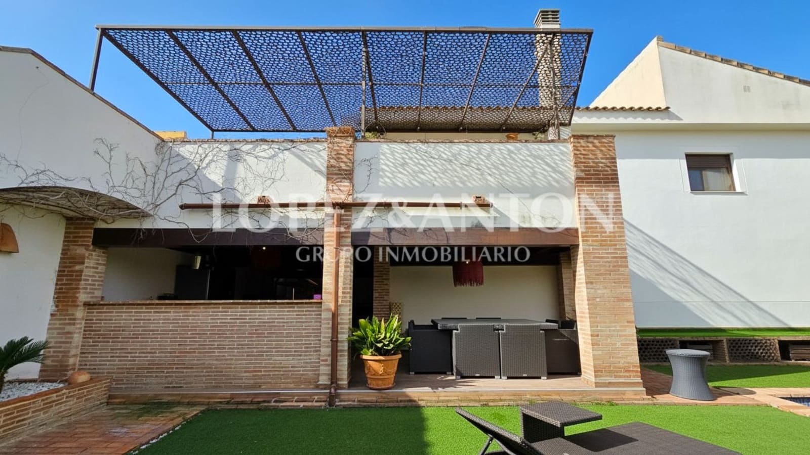 3 bedroom Villa for sale in San Antonio de Benageber with pool garage - € 650,000 (Ref: 9918668)