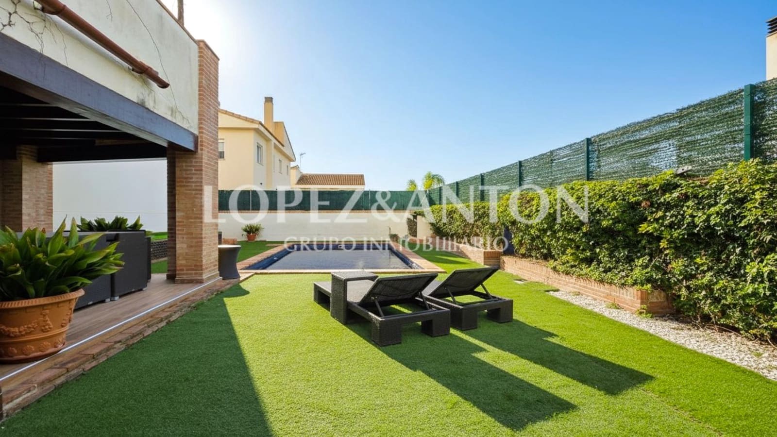 3 bedroom Villa for sale in San Antonio de Benageber with pool garage - € 650,000 (Ref: 9918668)