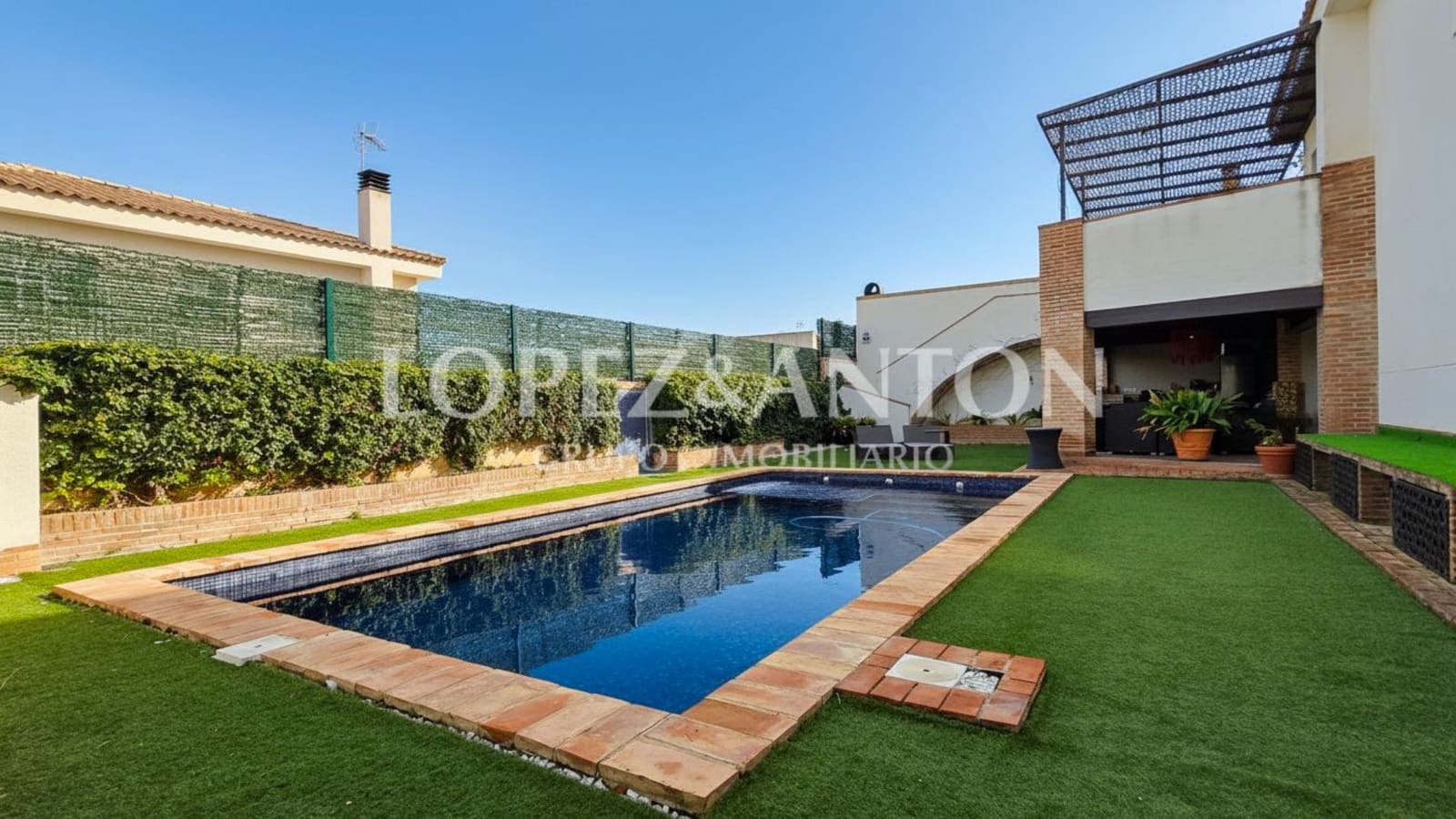 3 bedroom Villa for sale in San Antonio de Benageber with pool garage - € 650,000 (Ref: 9918668)