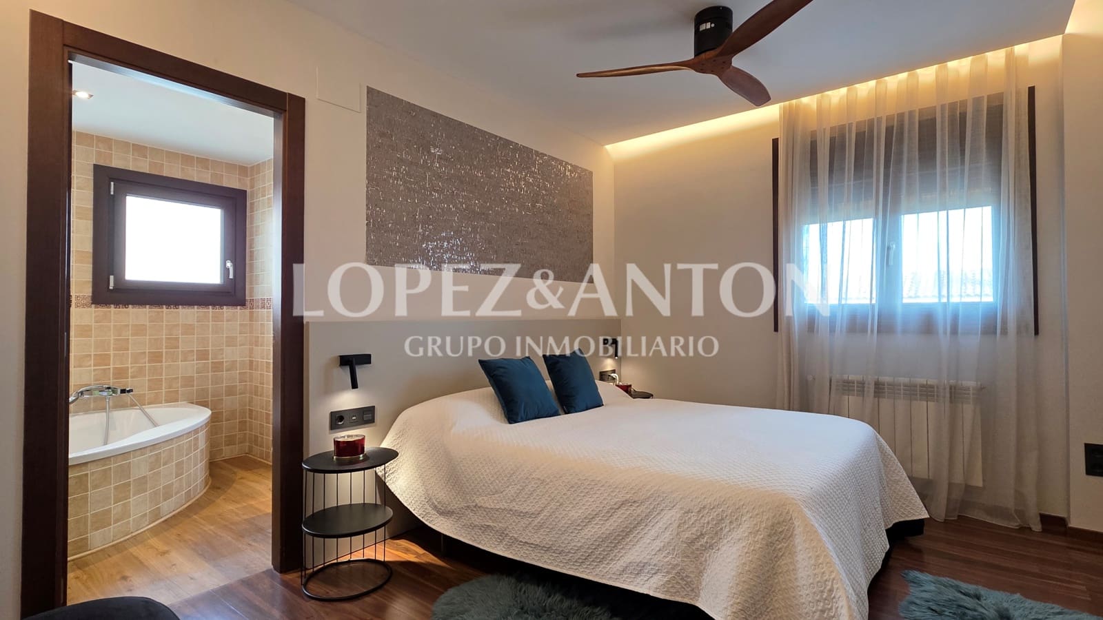 3 bedroom Villa for sale in San Antonio de Benageber with pool garage - € 650,000 (Ref: 9918668)