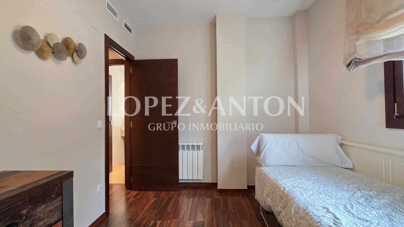 3 bedroom Villa for sale in San Antonio de Benageber with pool garage - € 650,000 (Ref: 9918668)