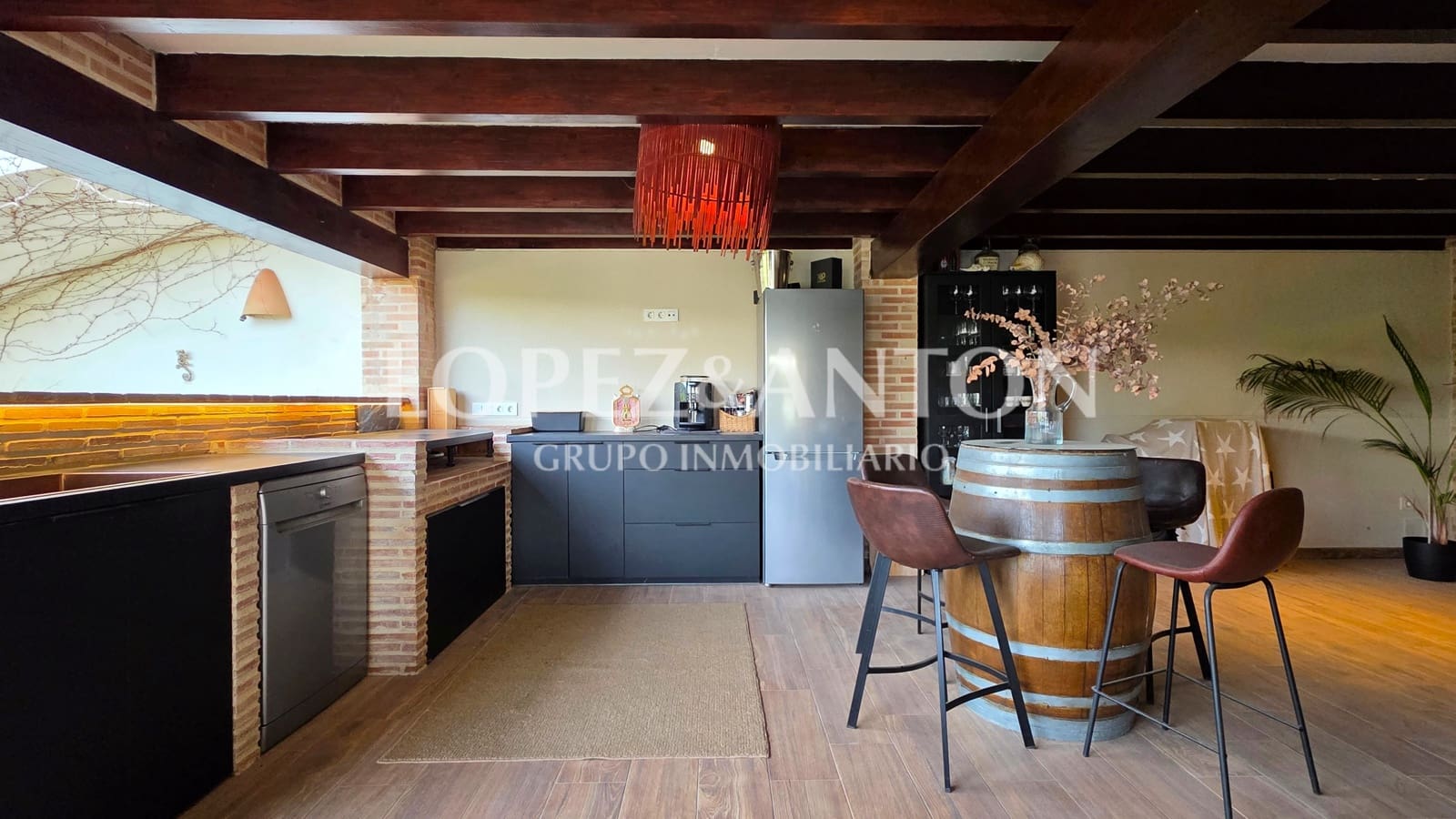 3 bedroom Villa for sale in San Antonio de Benageber with pool garage - € 650,000 (Ref: 9918668)