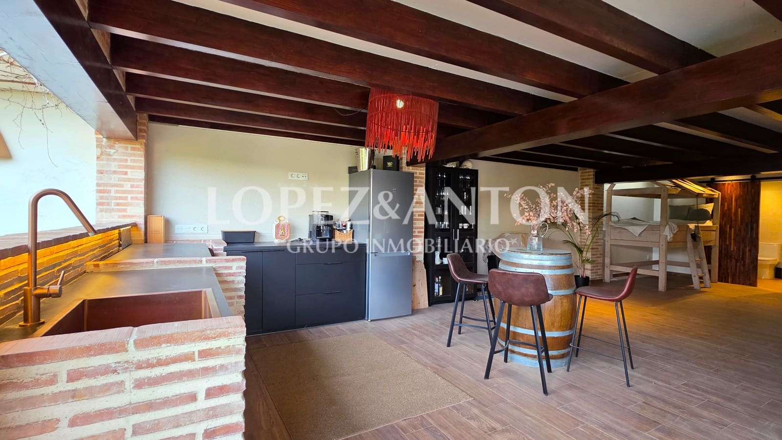 3 bedroom Villa for sale in San Antonio de Benageber with pool garage - € 650,000 (Ref: 9918668)