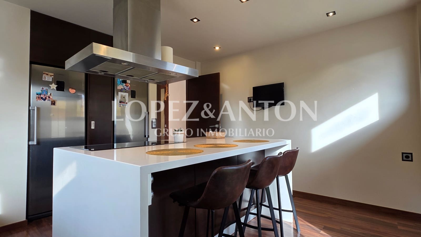 3 bedroom Villa for sale in San Antonio de Benageber with pool garage - € 650,000 (Ref: 9918668)