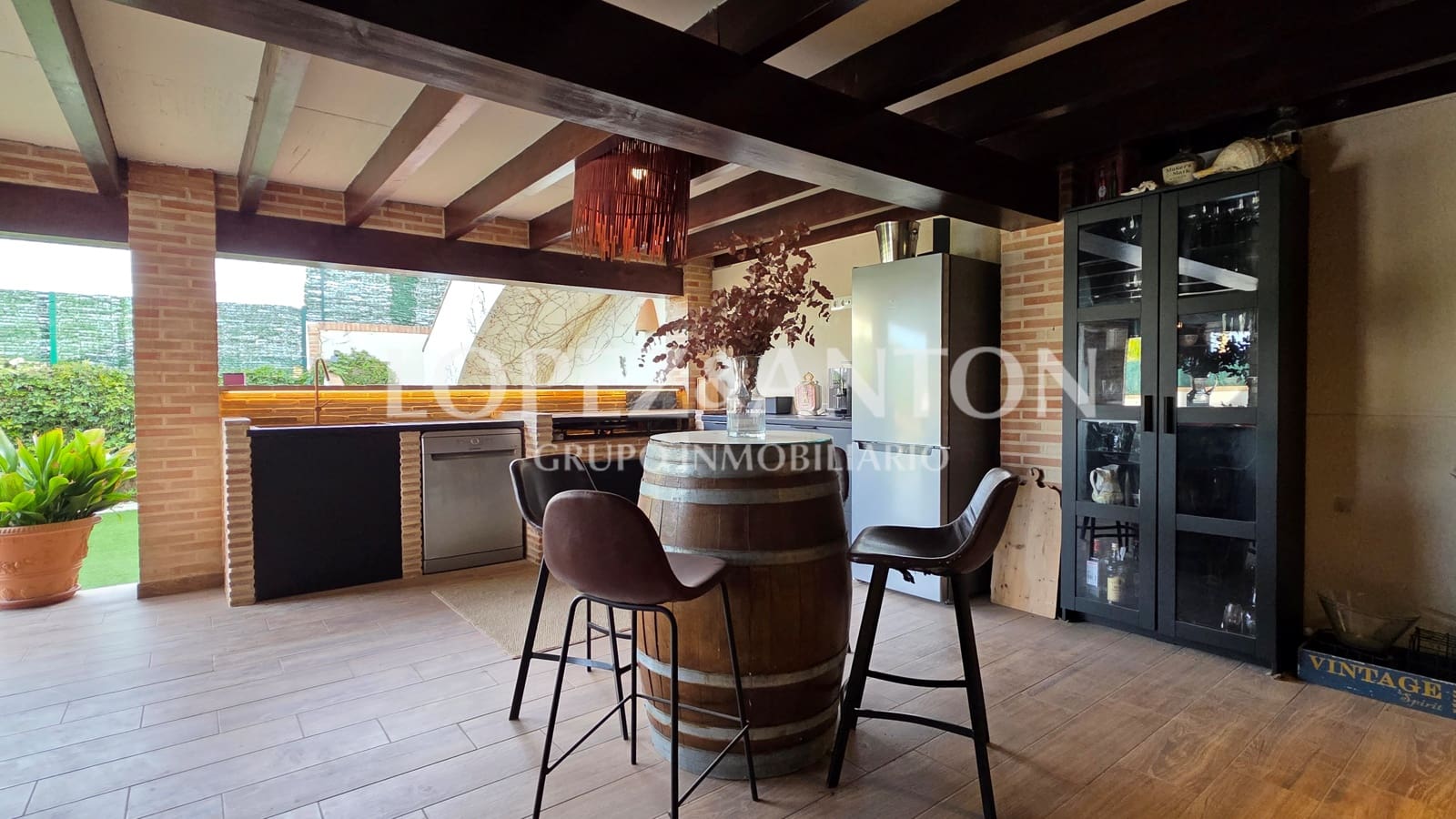 3 bedroom Villa for sale in San Antonio de Benageber with pool garage - € 650,000 (Ref: 9918668)
