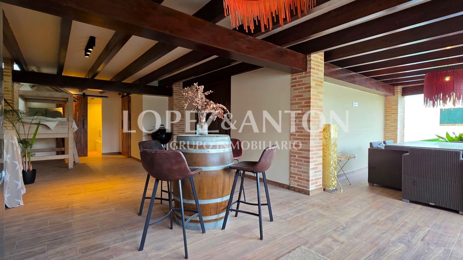 3 bedroom Villa for sale in San Antonio de Benageber with pool garage - € 650,000 (Ref: 9918668)