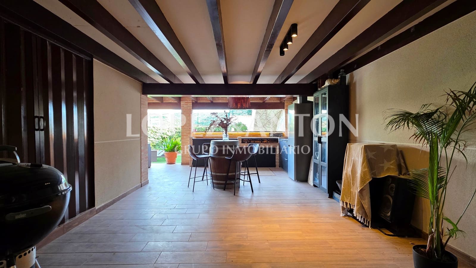3 bedroom Villa for sale in San Antonio de Benageber with pool garage - € 650,000 (Ref: 9918668)