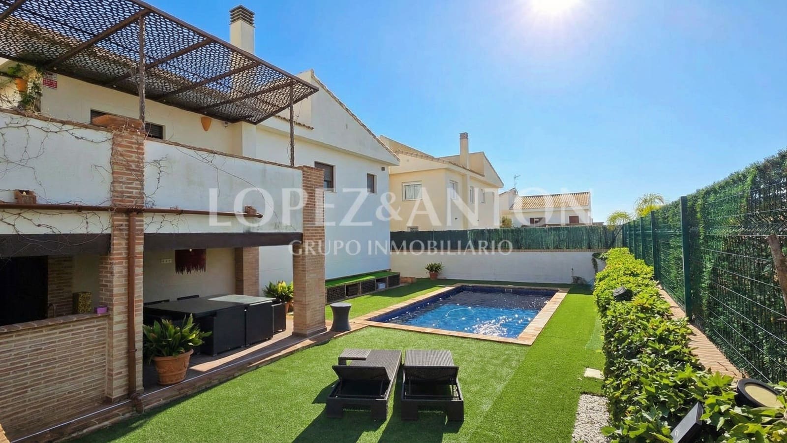 3 bedroom Villa for sale in San Antonio de Benageber with pool garage - € 650,000 (Ref: 9918668)