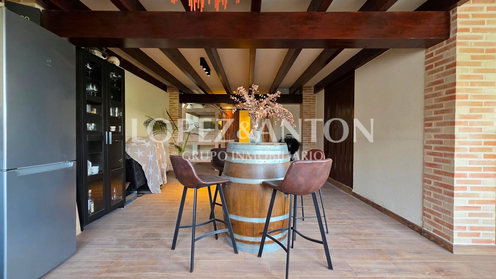 3 bedroom Villa for sale in San Antonio de Benageber with pool garage - € 650,000 (Ref: 9918668)