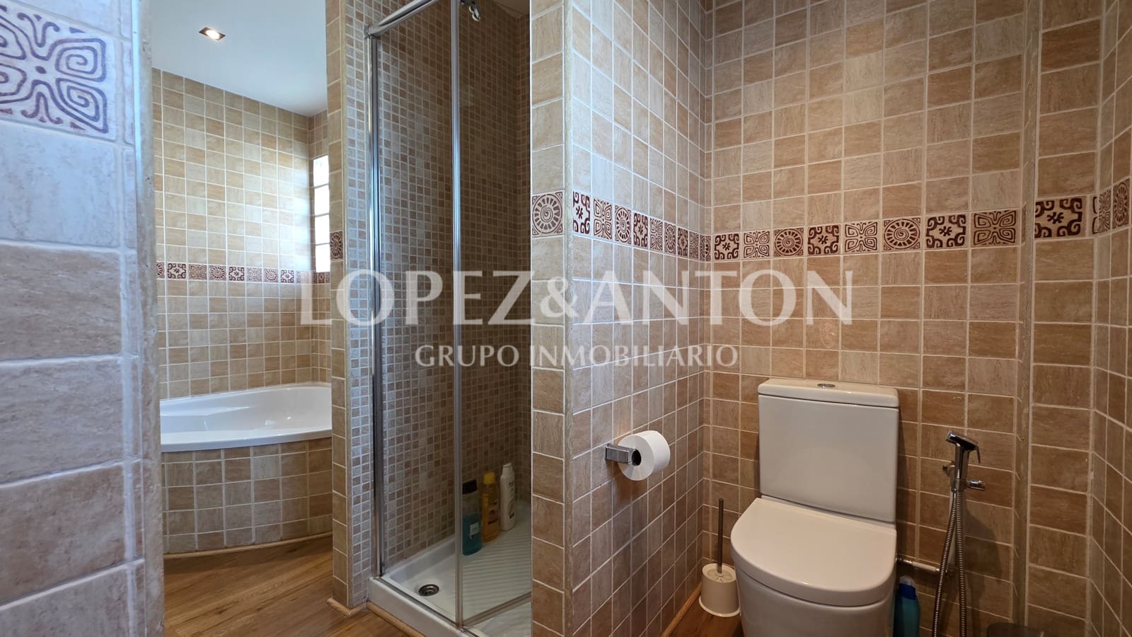 3 bedroom Villa for sale in San Antonio de Benageber with pool garage - € 650,000 (Ref: 9918668)