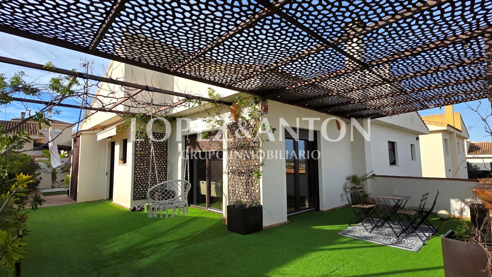 3 bedroom Villa for sale in San Antonio de Benageber with pool garage - € 650,000 (Ref: 9918668)