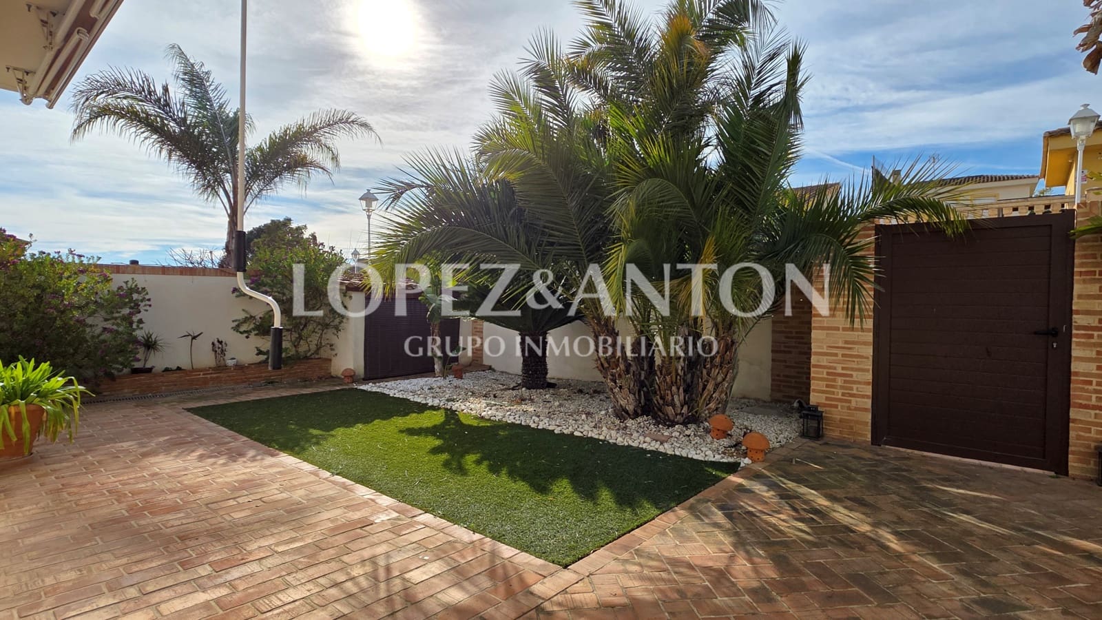 3 bedroom Villa for sale in San Antonio de Benageber with pool garage - € 650,000 (Ref: 9918668)