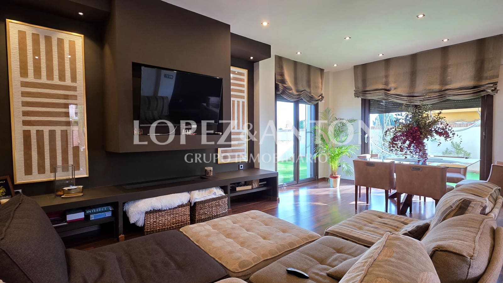 3 bedroom Villa for sale in San Antonio de Benageber with pool garage - € 650,000 (Ref: 9918668)