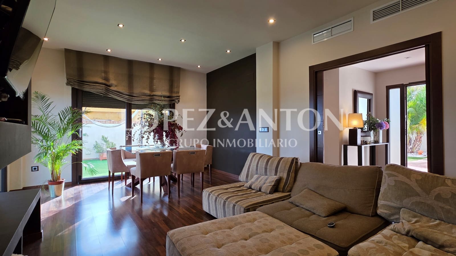 3 bedroom Villa for sale in San Antonio de Benageber with pool garage - € 650,000 (Ref: 9918668)