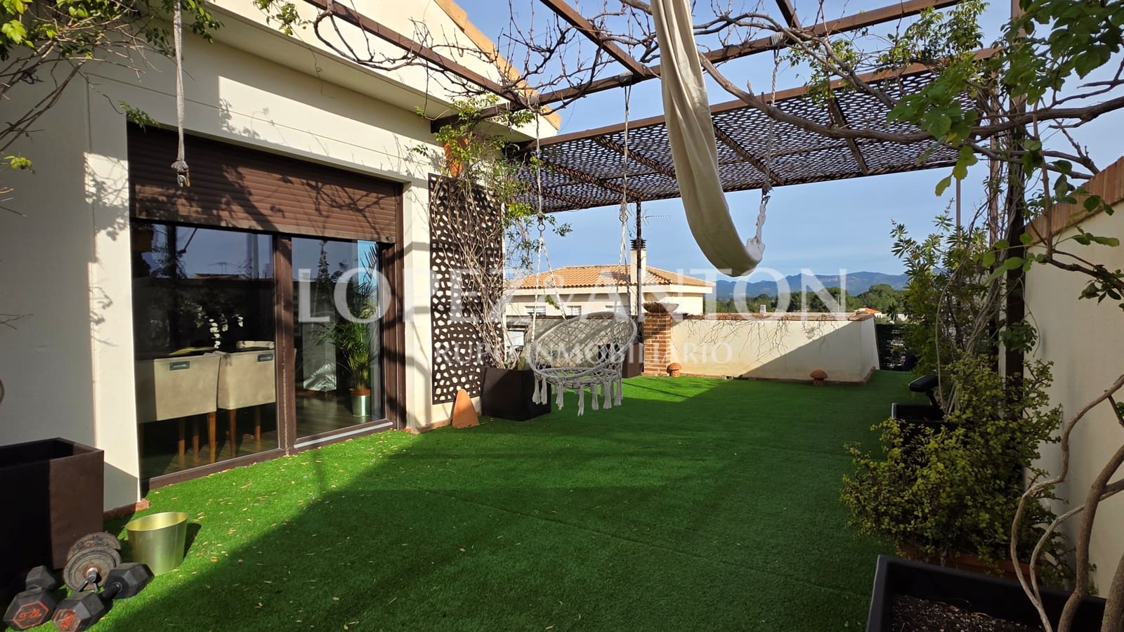 3 bedroom Villa for sale in San Antonio de Benageber with pool garage - € 650,000 (Ref: 9918668)