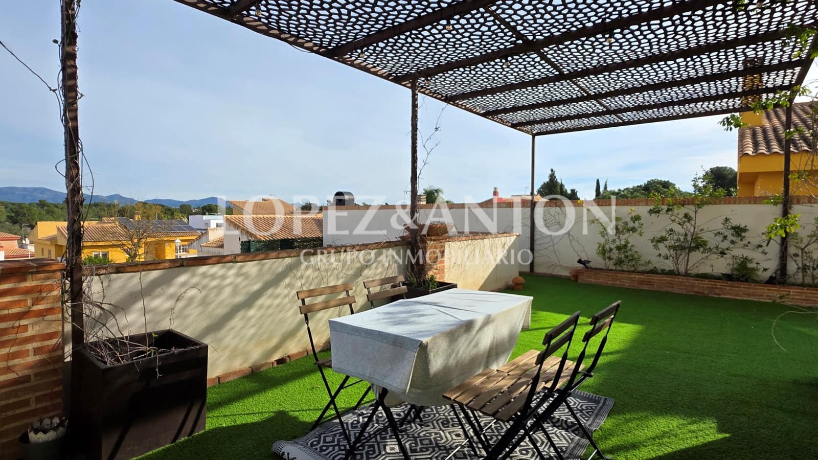 3 bedroom Villa for sale in San Antonio de Benageber with pool garage - € 650,000 (Ref: 9918668)
