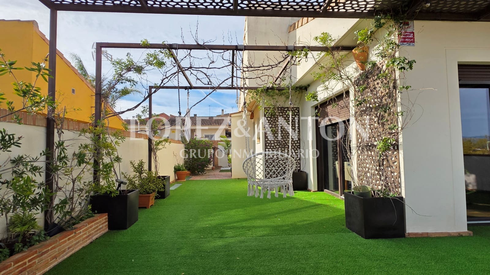 3 bedroom Villa for sale in San Antonio de Benageber with pool garage - € 650,000 (Ref: 9918668)