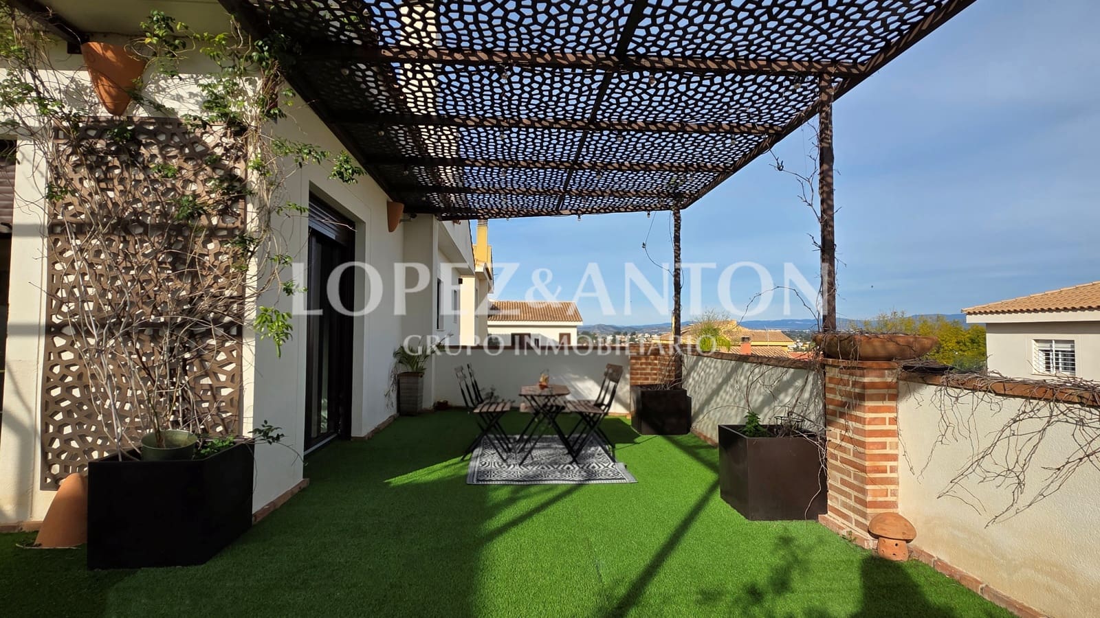 3 bedroom Villa for sale in San Antonio de Benageber with pool garage - € 650,000 (Ref: 9918668)