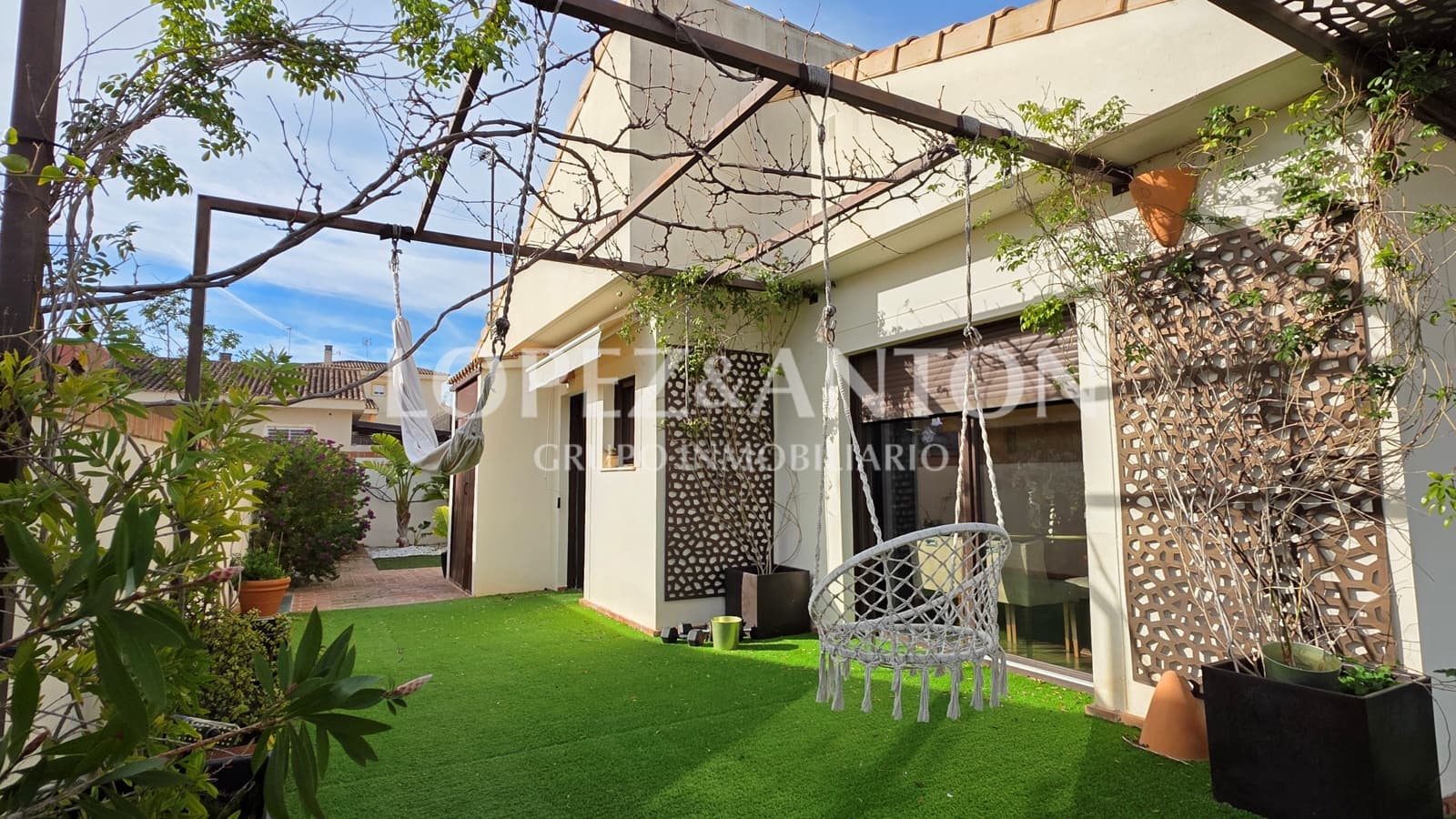 3 bedroom Villa for sale in San Antonio de Benageber with pool garage - € 650,000 (Ref: 9918668)
