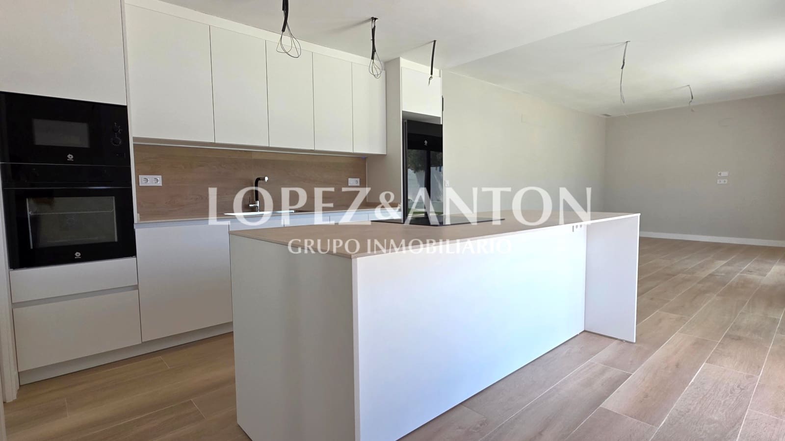 4 soveværelse Villa til salg i L'Eliana med swimmingpool garage - € 950.000 (Ref: 9944914)