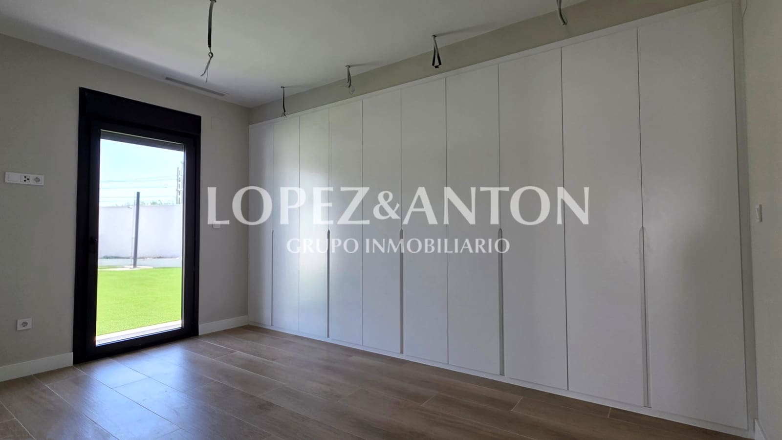 4 soveværelse Villa til salg i L'Eliana med swimmingpool garage - € 950.000 (Ref: 9944914)