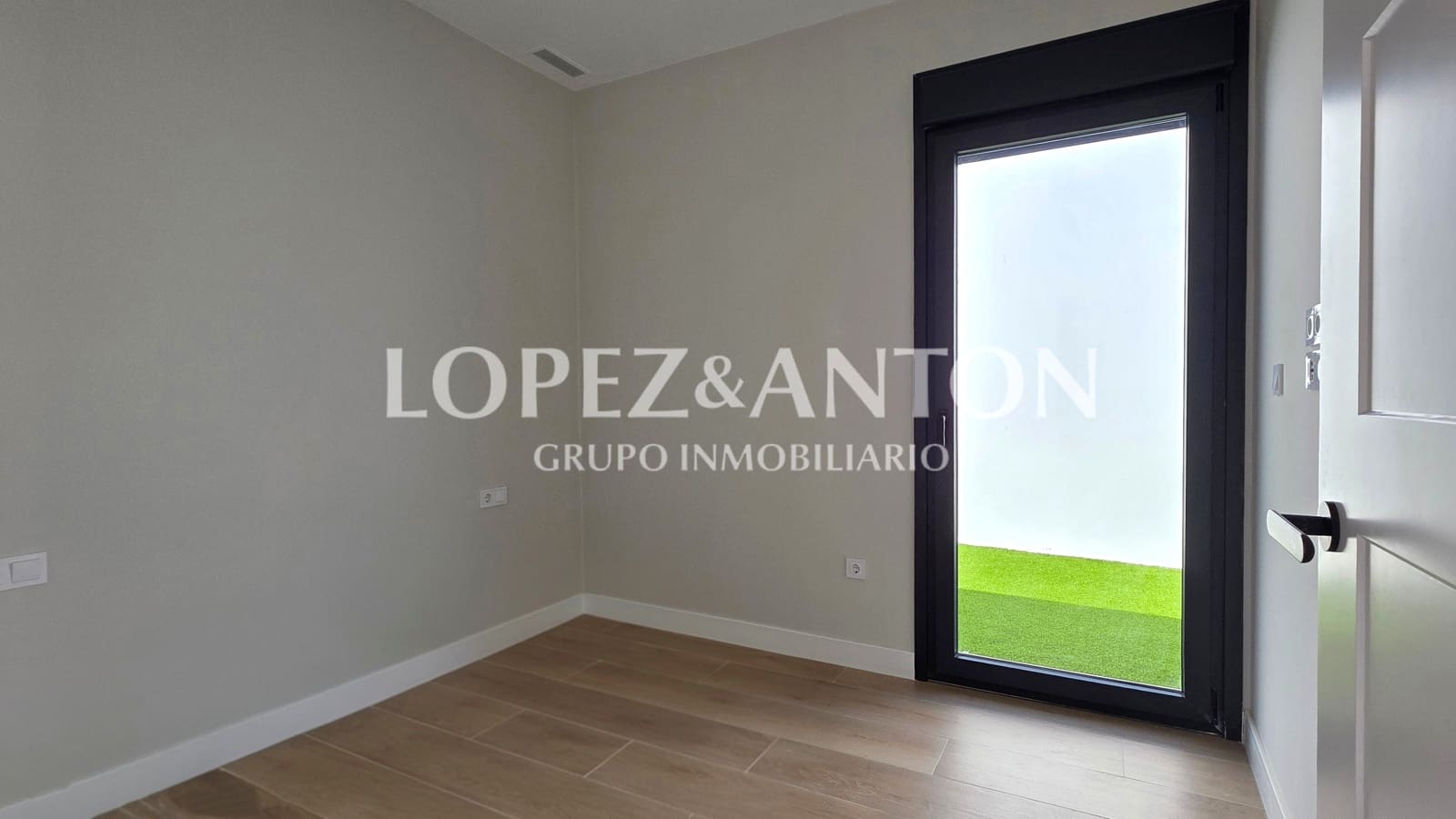 4 soveværelse Villa til salg i L'Eliana med swimmingpool garage - € 950.000 (Ref: 9944914)