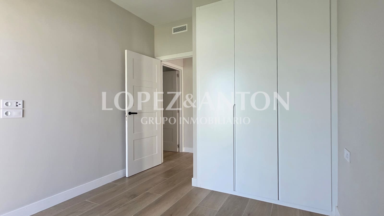4 soveværelse Villa til salg i L'Eliana med swimmingpool garage - € 950.000 (Ref: 9944914)