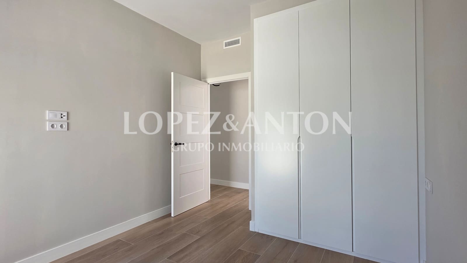 4 soveværelse Villa til salg i L'Eliana med swimmingpool garage - € 950.000 (Ref: 9944914)