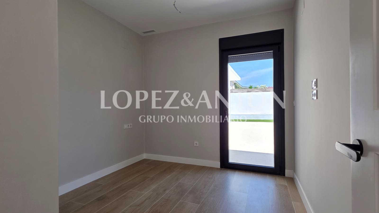 4 soveværelse Villa til salg i L'Eliana med swimmingpool garage - € 950.000 (Ref: 9944914)