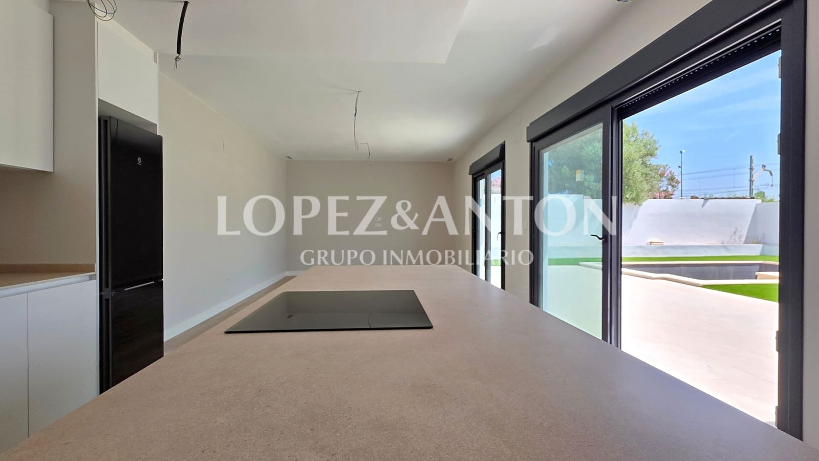 4 soveværelse Villa til salg i L'Eliana med swimmingpool garage - € 950.000 (Ref: 9944914)