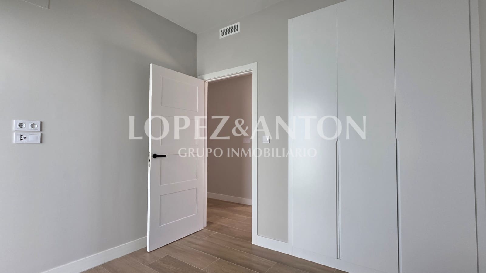 4 Zimmer Villa zu verkaufen in L'Eliana mit Pool Garage - 950.000 € (Ref: 9973795)