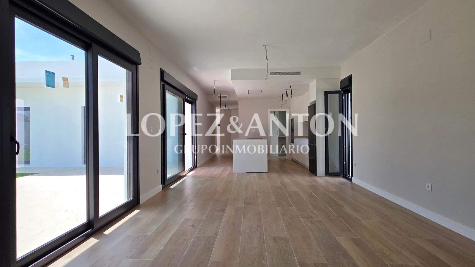 4 Zimmer Villa zu verkaufen in L'Eliana mit Pool Garage - 950.000 € (Ref: 9973795)