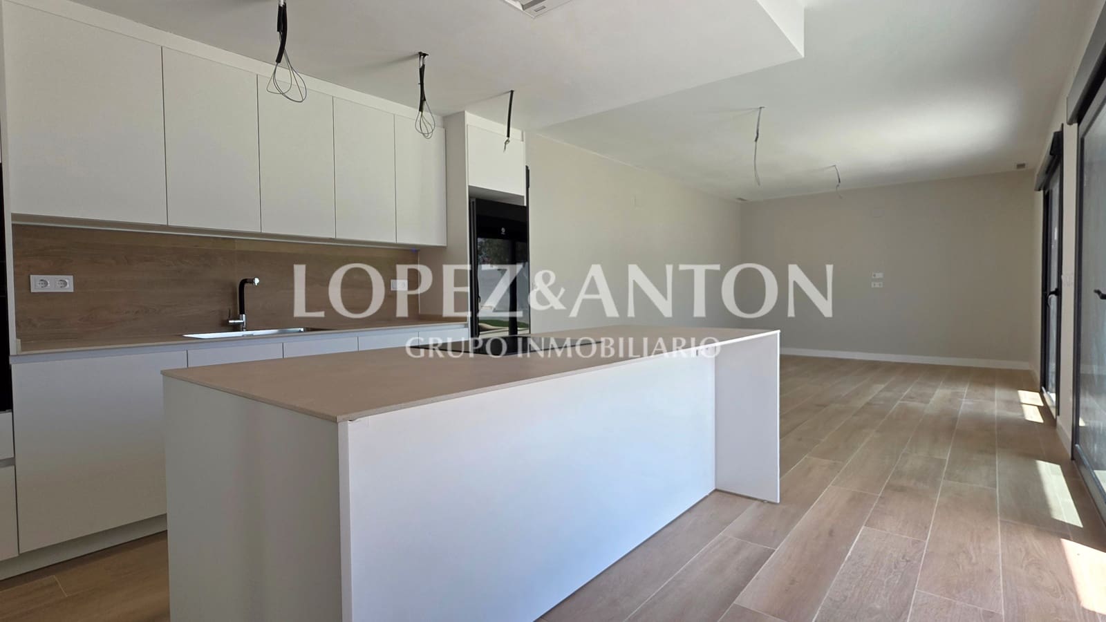4 Zimmer Villa zu verkaufen in L'Eliana mit Pool Garage - 950.000 € (Ref: 9973795)