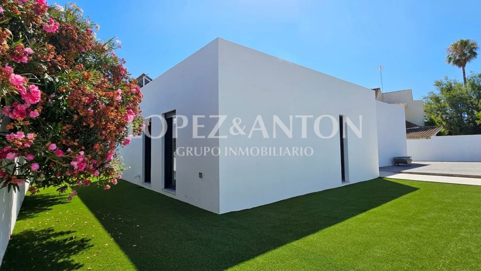 4 Zimmer Villa zu verkaufen in L'Eliana mit Pool Garage - 950.000 € (Ref: 9973795)