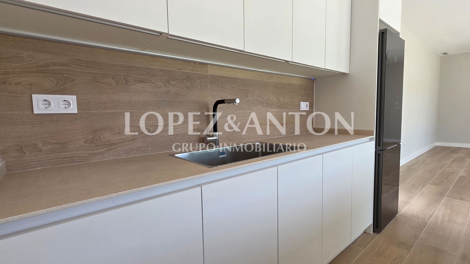 4 Zimmer Villa zu verkaufen in L'Eliana mit Pool Garage - 950.000 € (Ref: 9973795)