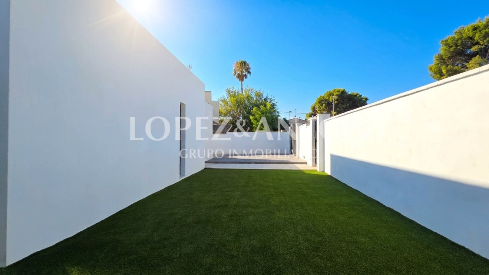4 Zimmer Villa zu verkaufen in L'Eliana mit Pool Garage - 950.000 € (Ref: 9973795)