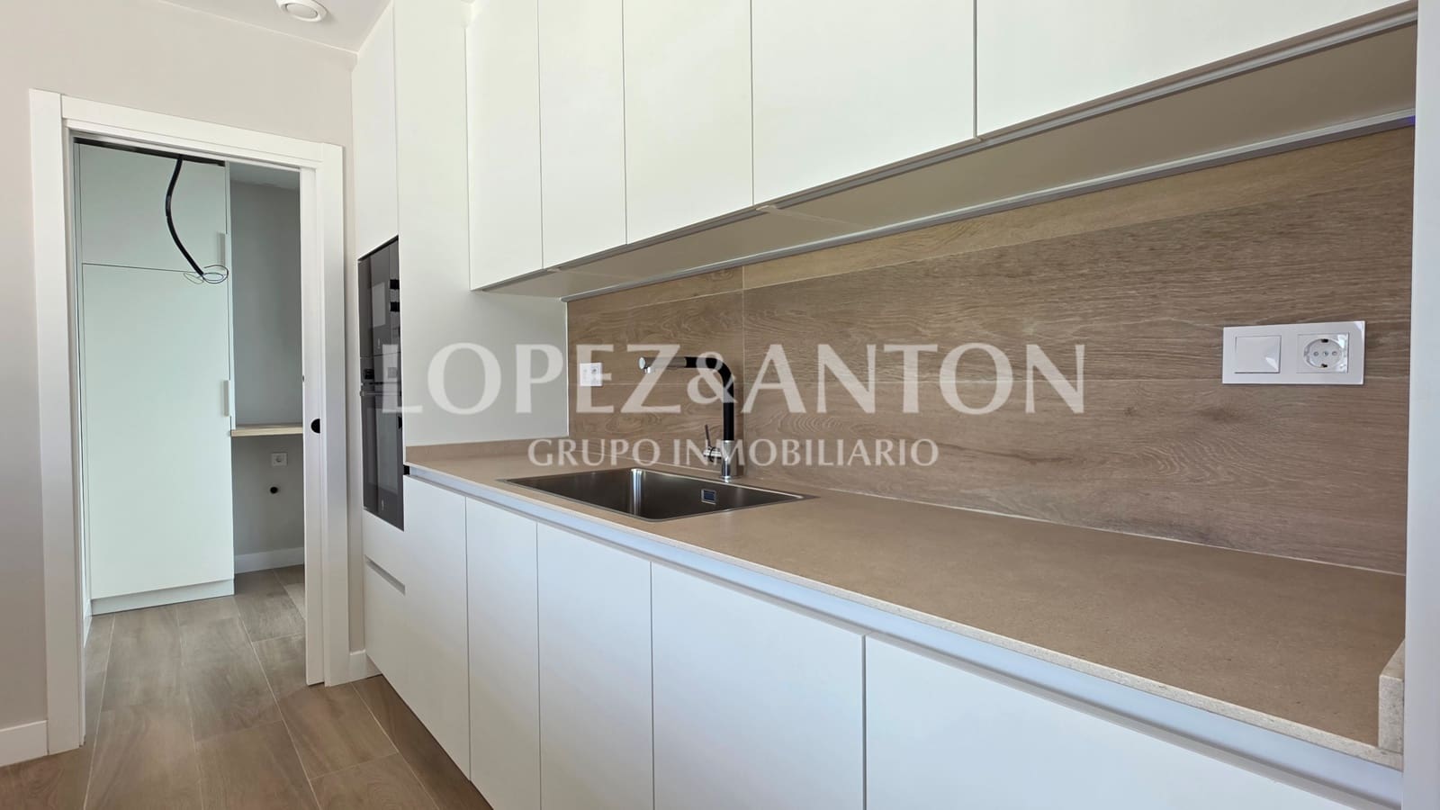 4 Zimmer Villa zu verkaufen in L'Eliana mit Pool Garage - 950.000 € (Ref: 9973795)