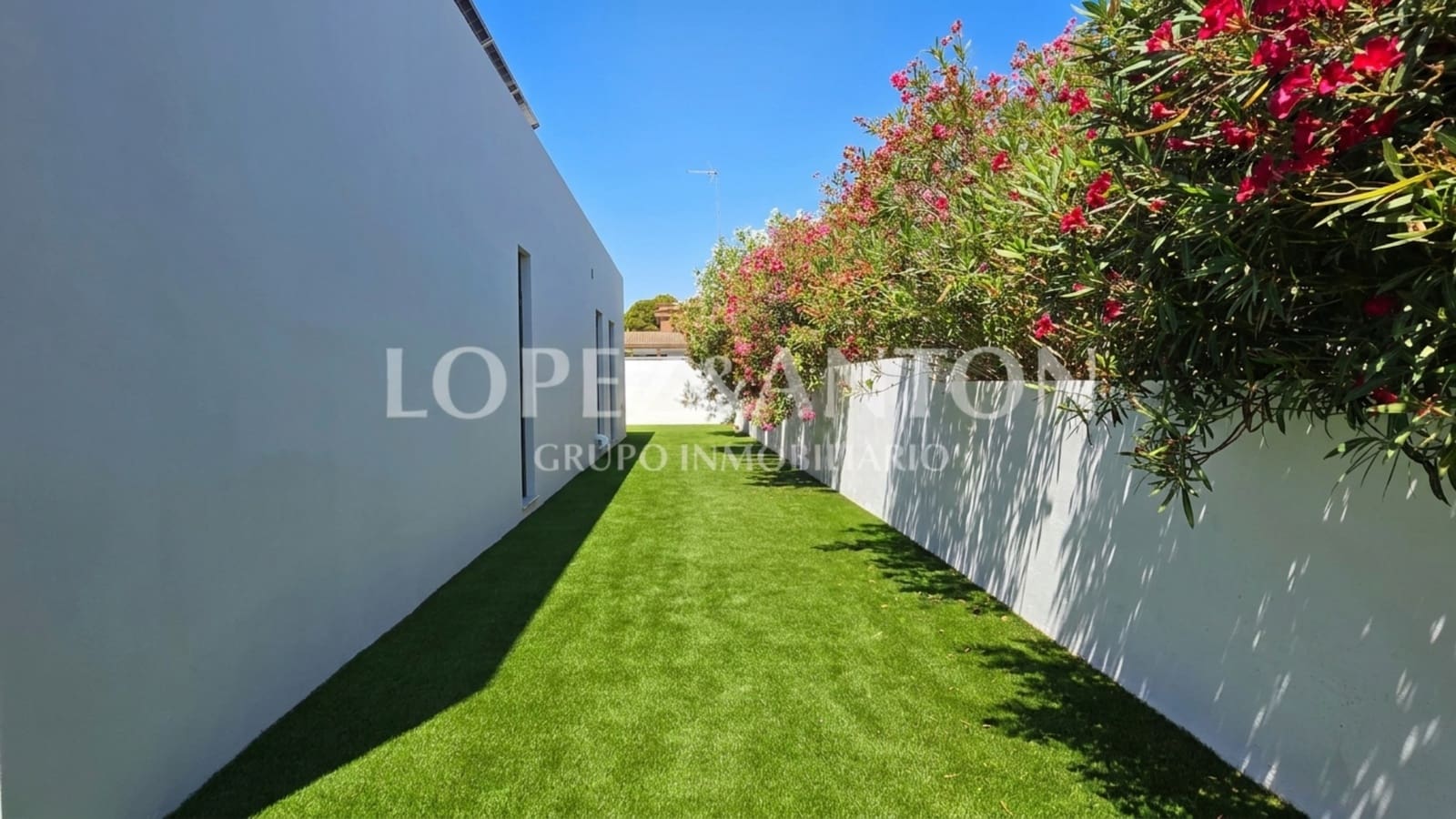 4 Zimmer Villa zu verkaufen in L'Eliana mit Pool Garage - 950.000 € (Ref: 9973795)