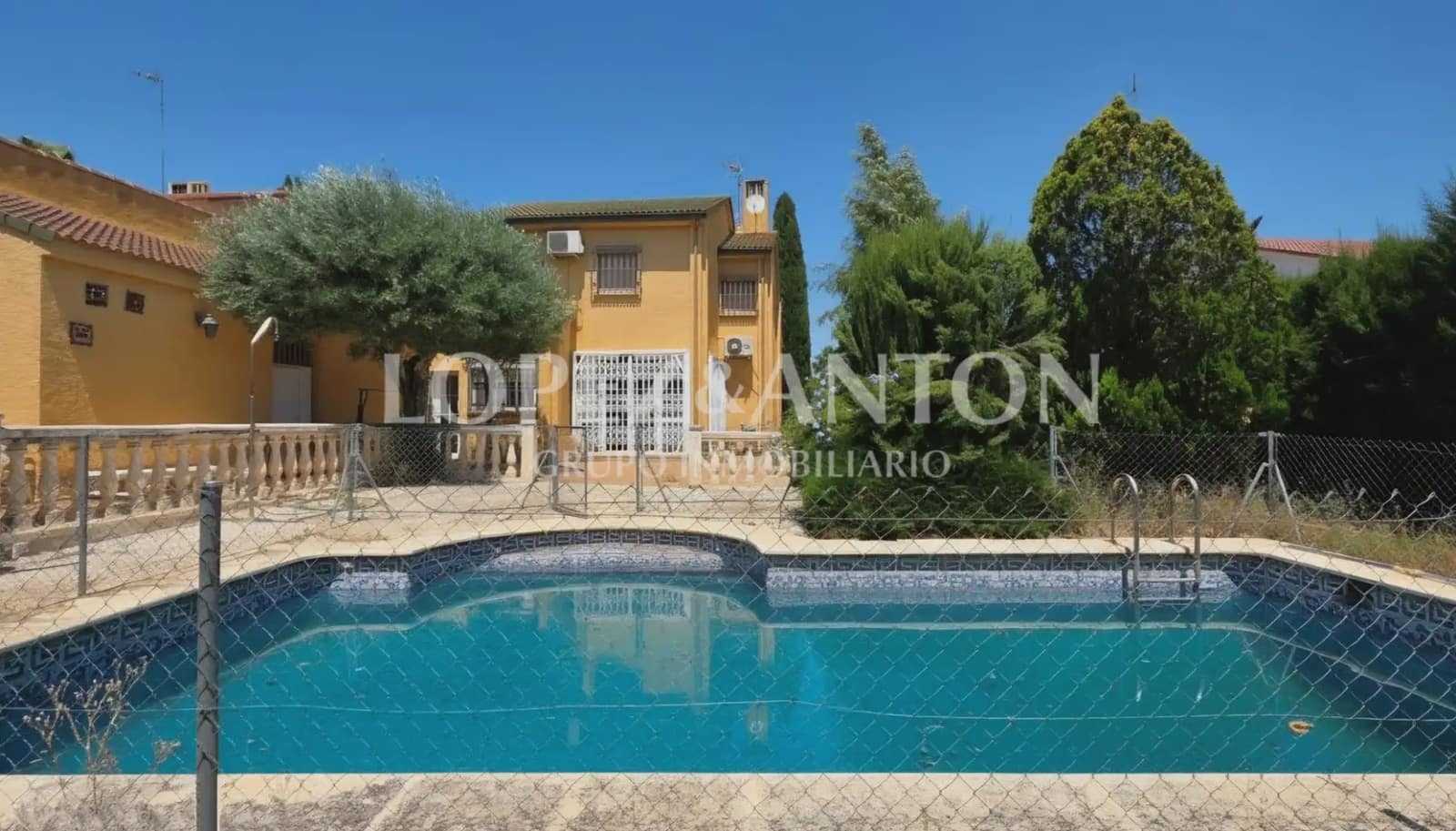 Chalet de 4 habitaciones en San Antonio de Benagéber en venta con piscina garaje - 490.000 € (Ref: 9981239)