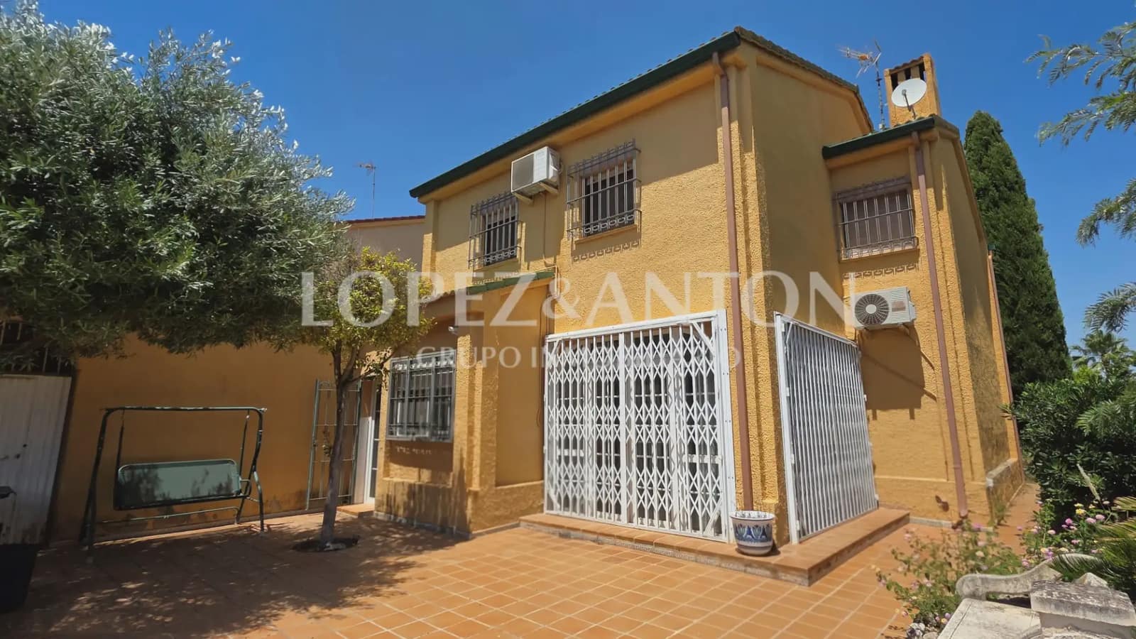 Chalet de 4 habitaciones en San Antonio de Benagéber en venta con piscina garaje - 490.000 € (Ref: 9981239)