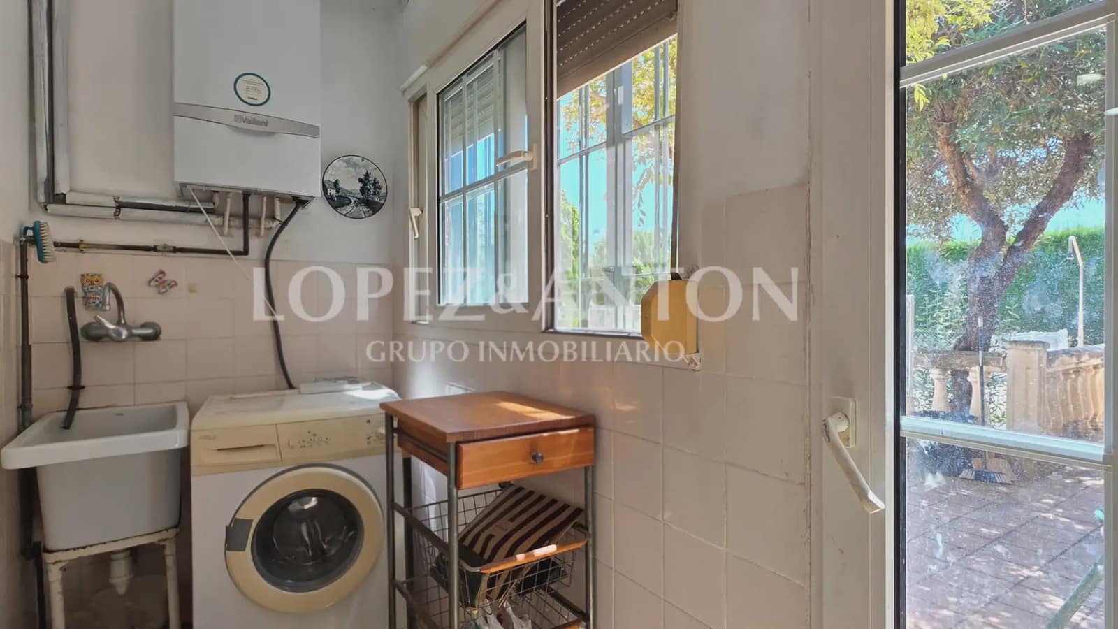 Chalet de 4 habitaciones en San Antonio de Benagéber en venta con piscina garaje - 490.000 € (Ref: 9981239)