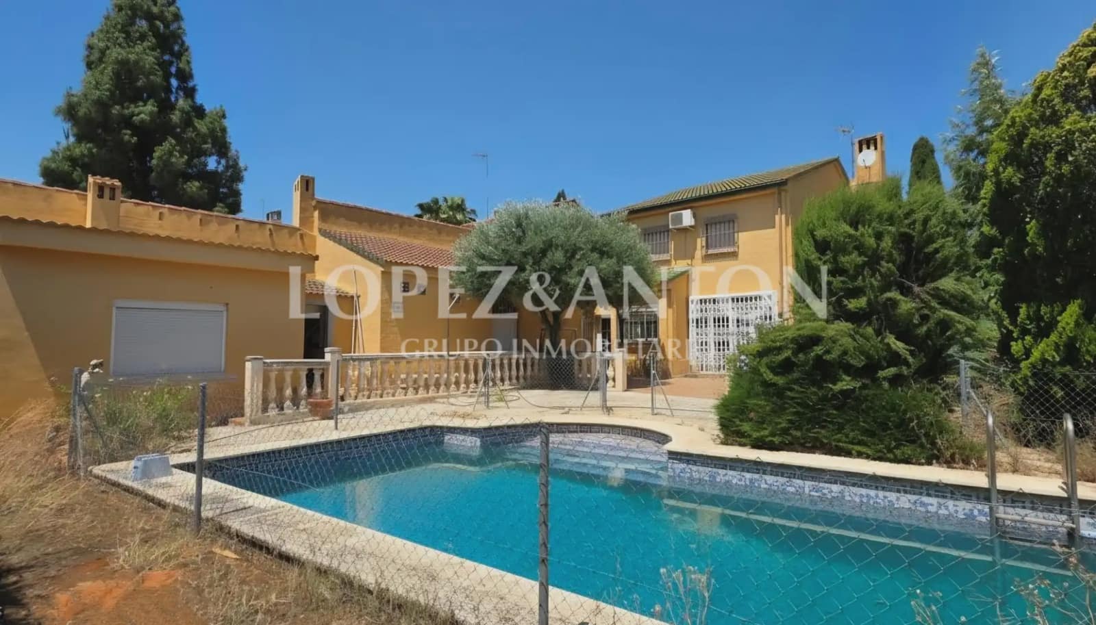Chalet de 4 habitaciones en San Antonio de Benagéber en venta con piscina garaje - 490.000 € (Ref: 9981239)
