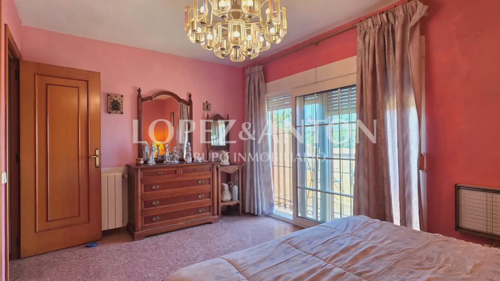 Chalet de 4 habitaciones en San Antonio de Benagéber en venta con piscina garaje - 490.000 € (Ref: 9981239)