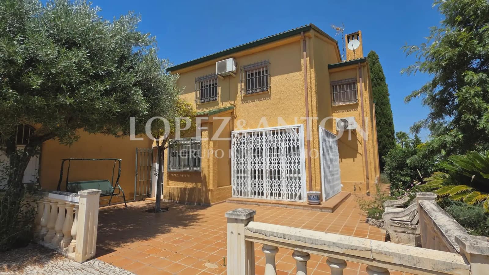 Chalet de 4 habitaciones en San Antonio de Benagéber en venta con piscina garaje - 490.000 € (Ref: 9981239)