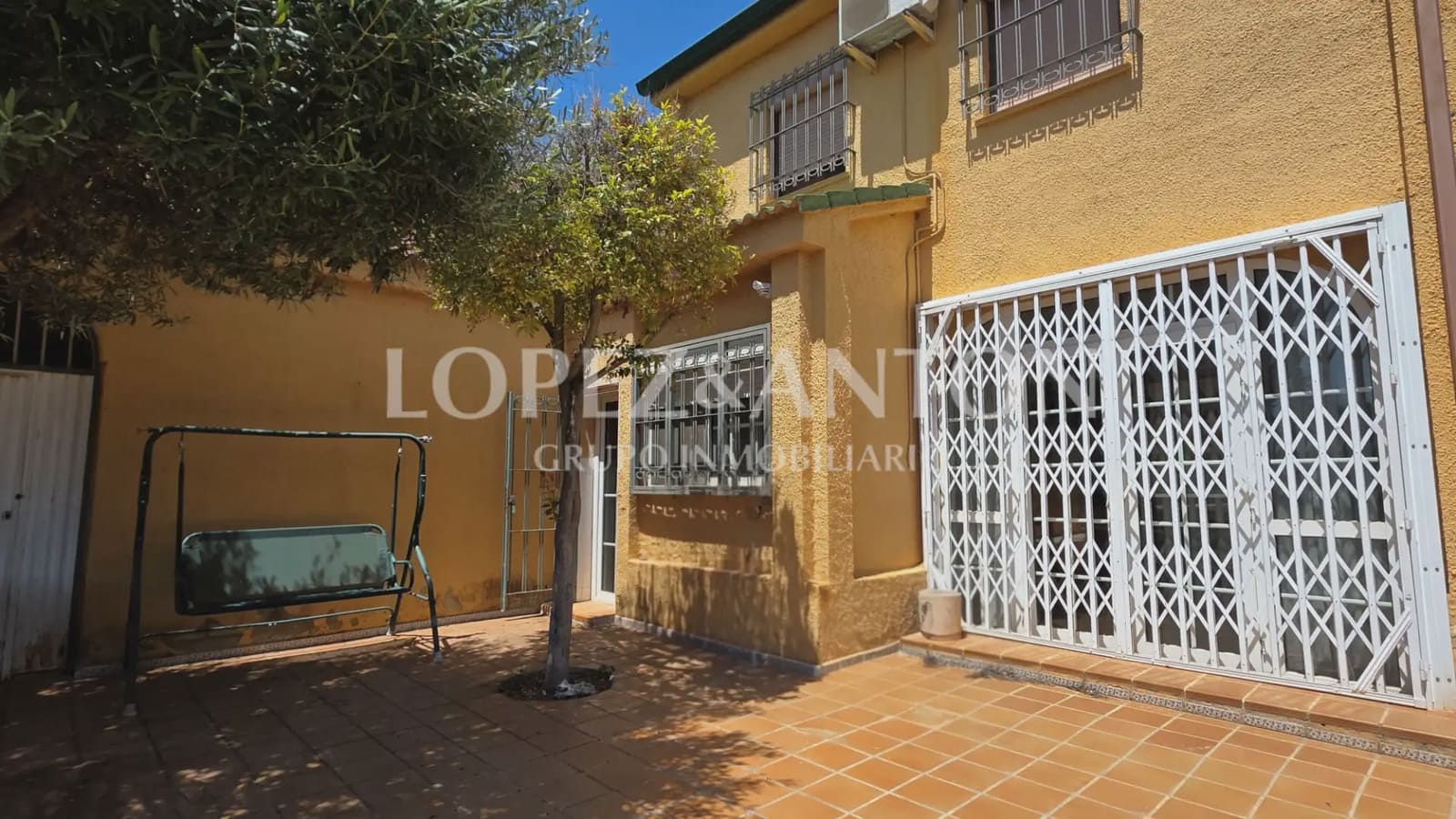 Chalet de 4 habitaciones en San Antonio de Benagéber en venta con piscina garaje - 490.000 € (Ref: 9981239)