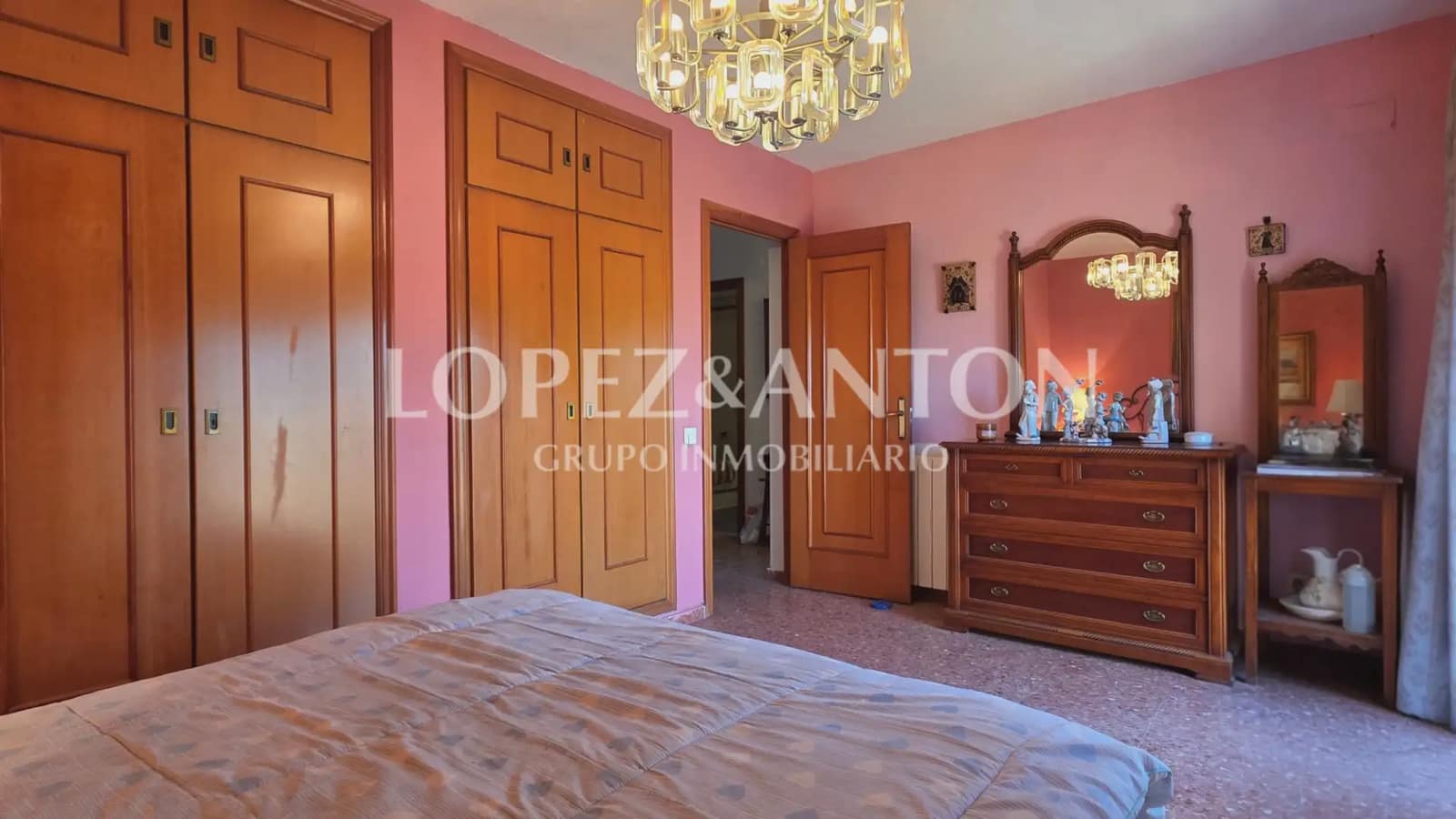 Chalet de 4 habitaciones en San Antonio de Benagéber en venta con piscina garaje - 490.000 € (Ref: 9981239)