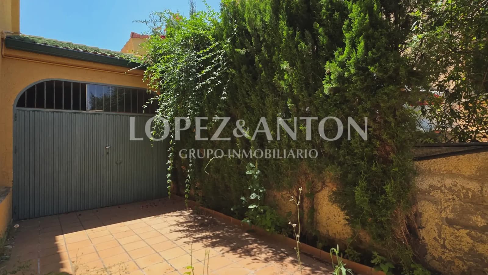 Chalet de 4 habitaciones en San Antonio de Benagéber en venta con piscina garaje - 490.000 € (Ref: 9981239)